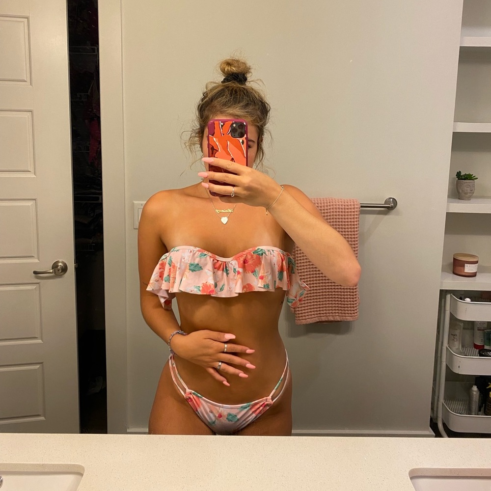 Strapless pink bikini